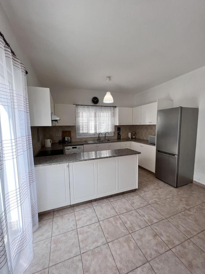 Pafia Sunbeach Townhouse Paphos Bagian luar foto
