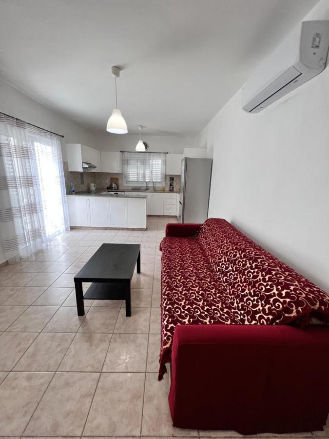 Pafia Sunbeach Townhouse Paphos Bagian luar foto