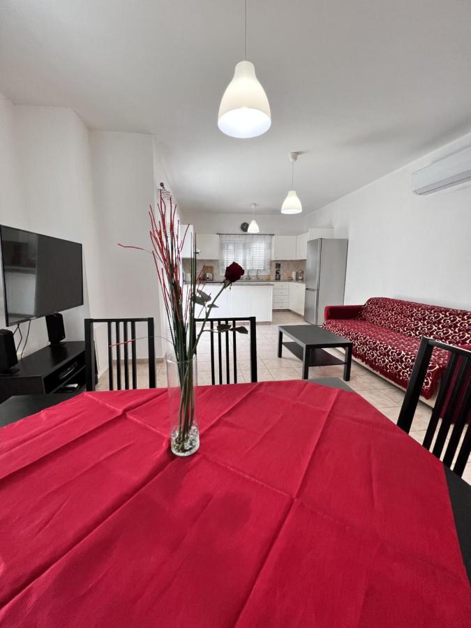 Pafia Sunbeach Townhouse Paphos Bagian luar foto