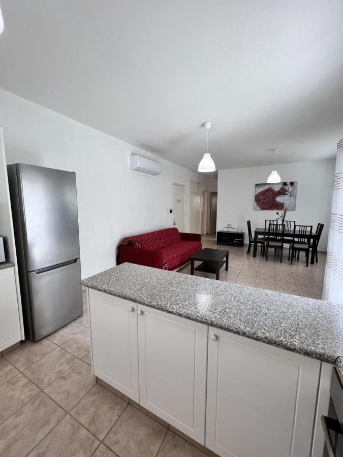Pafia Sunbeach Townhouse Paphos Bagian luar foto