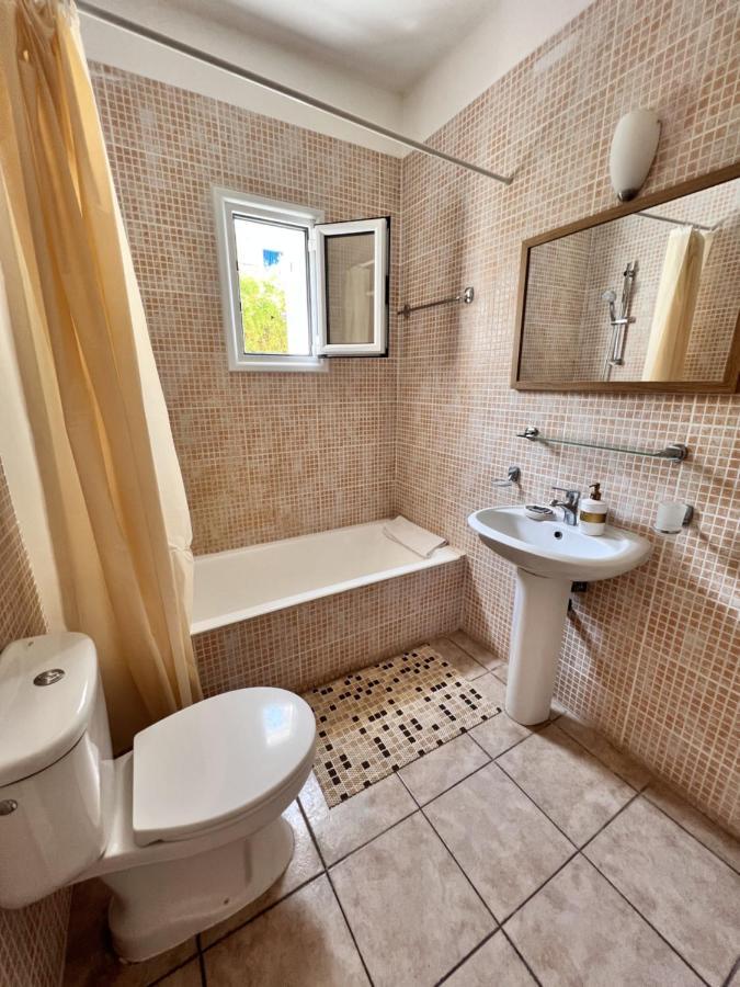 Pafia Sunbeach Townhouse Paphos Bagian luar foto