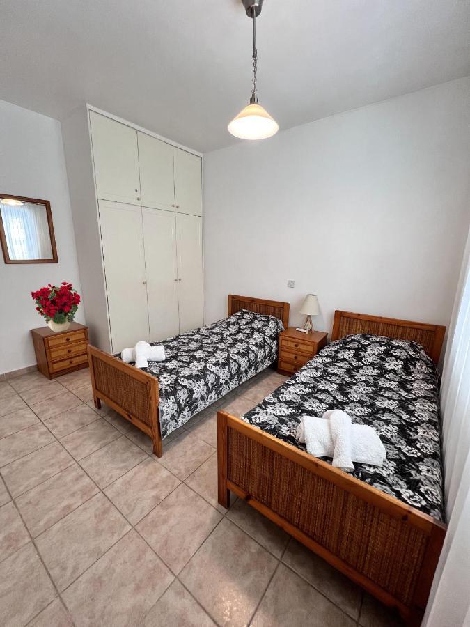 Pafia Sunbeach Townhouse Paphos Bagian luar foto